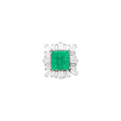 Lot 99 - White Gold, Emerald and Diamond Ring