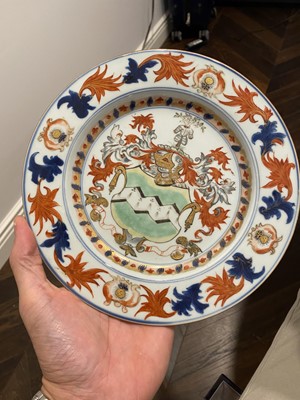 Lot 373 - A Chinese Export Porcelain Armorial 'Mistake' Plate