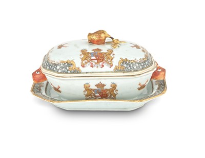 Lot 57 - A Chinese Export Porcelain Armorial Sauce Tureen, Cover and Stand