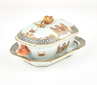 Lot 57 - A Chinese Export Porcelain Armorial Sauce Tureen, Cover and Stand