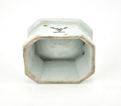 Lot 58 - A Chinese Export Porcelain Armorial Salt