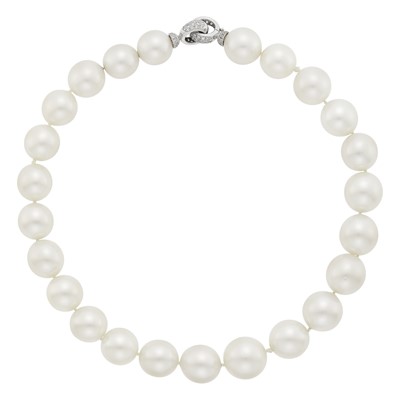 Lot 140 - South Sea Cultured Pearl Necklace with White Gold and Diamond Circle Link Clasp