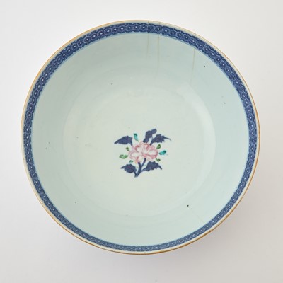 Lot 114 - Chinese Export Porcelain Bowl