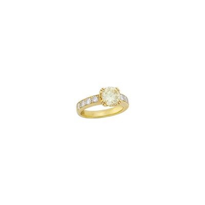 Lot 105 - Gold and Light Yellow Diamond Ring
