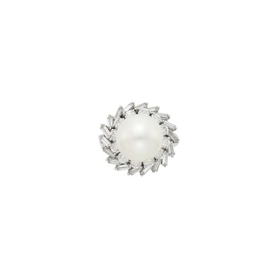 Lot 139 - Platinum, South Sea Cultured Pearl and Diamond Ring