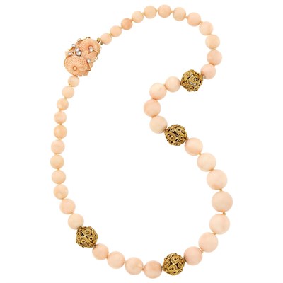 Lot 116 - Angel Skin Coral and Gold Bead Necklace with Carved Coral, Gold, Platinum and Diamond Clasp