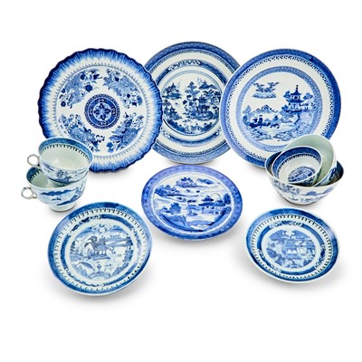 Lot 624 - Assembled Chinese Export Blue and White Porcelain Dinner Service