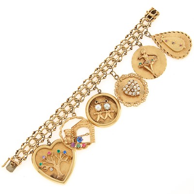 Lot 1166 - Gold Charm Bracelet