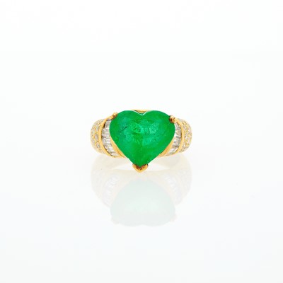 Lot 1024 - Gold, Emerald and Diamond Ring