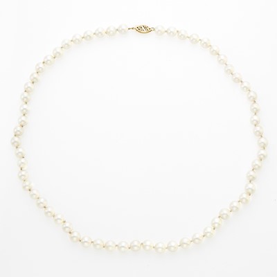 Lot 1164 - Cultured Pearl Necklace with Gold Clasp