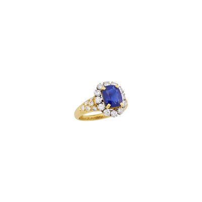 Lot 143 - Van Cleef & Arpels Gold, Kashmir Sapphire and Diamond Ring