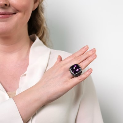 Lot 57 - Moussaieff Blackened Gold, Amethyst, Diamond and Green Garnet Ring