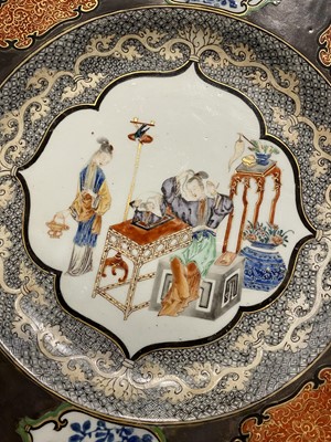Lot 372 - A Chinese Export Porcelain Charger