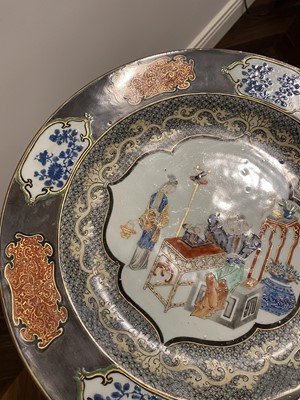 Lot 372 - A Chinese Export Porcelain Charger