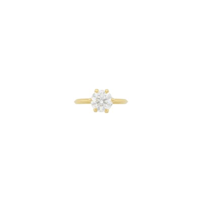 Lot 25 - Gold and Diamond Ring