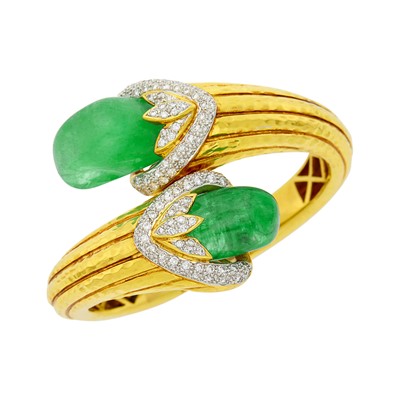 Lot 36 - Hammered Gold, Cabochon Emerald and Diamond Crossover Bangle Bracelet