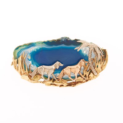 Lot 1096 - Tricolor Gold and Dyed Blue Agate Brooch