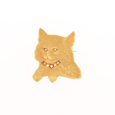 Lot 1021 - Antique Gold and Diamond Cat Pin