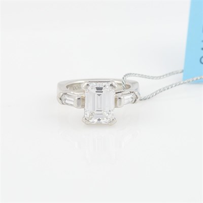 Lot 436 - Diamond Engagement Ring, 3 diamonds, center...