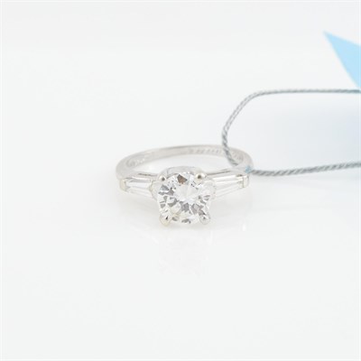 Lot 440 - Diamond Solitaire Ring, 3 diamonds, center...