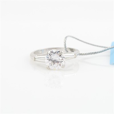 Lot 462 - Diamond Engagement Ring, 3 diamonds, center...