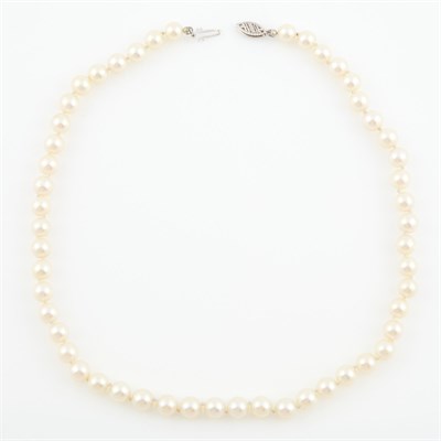 Lot 487 - Bead Necklace with gold clasp attached, 14K