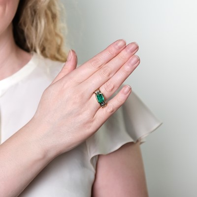Lot 36 - Gold, Emerald and Diamond Ring