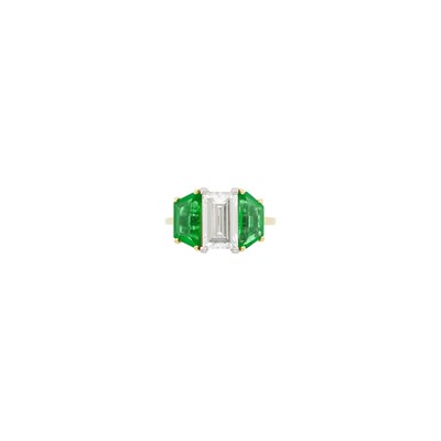 Lot 1130 - Gold, Diamond and Emerald Ring