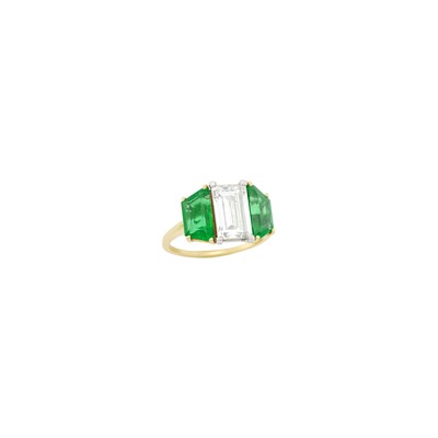 Lot 1130 - Gold, Diamond and Emerald Ring