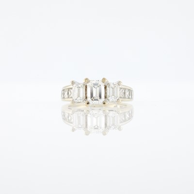 Lot 1116 - White Gold and Diamond Ring