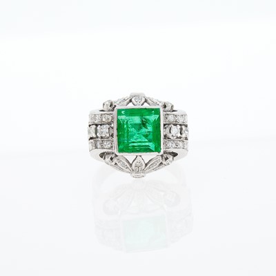 Lot 1143 - White Gold and Emerald Ring