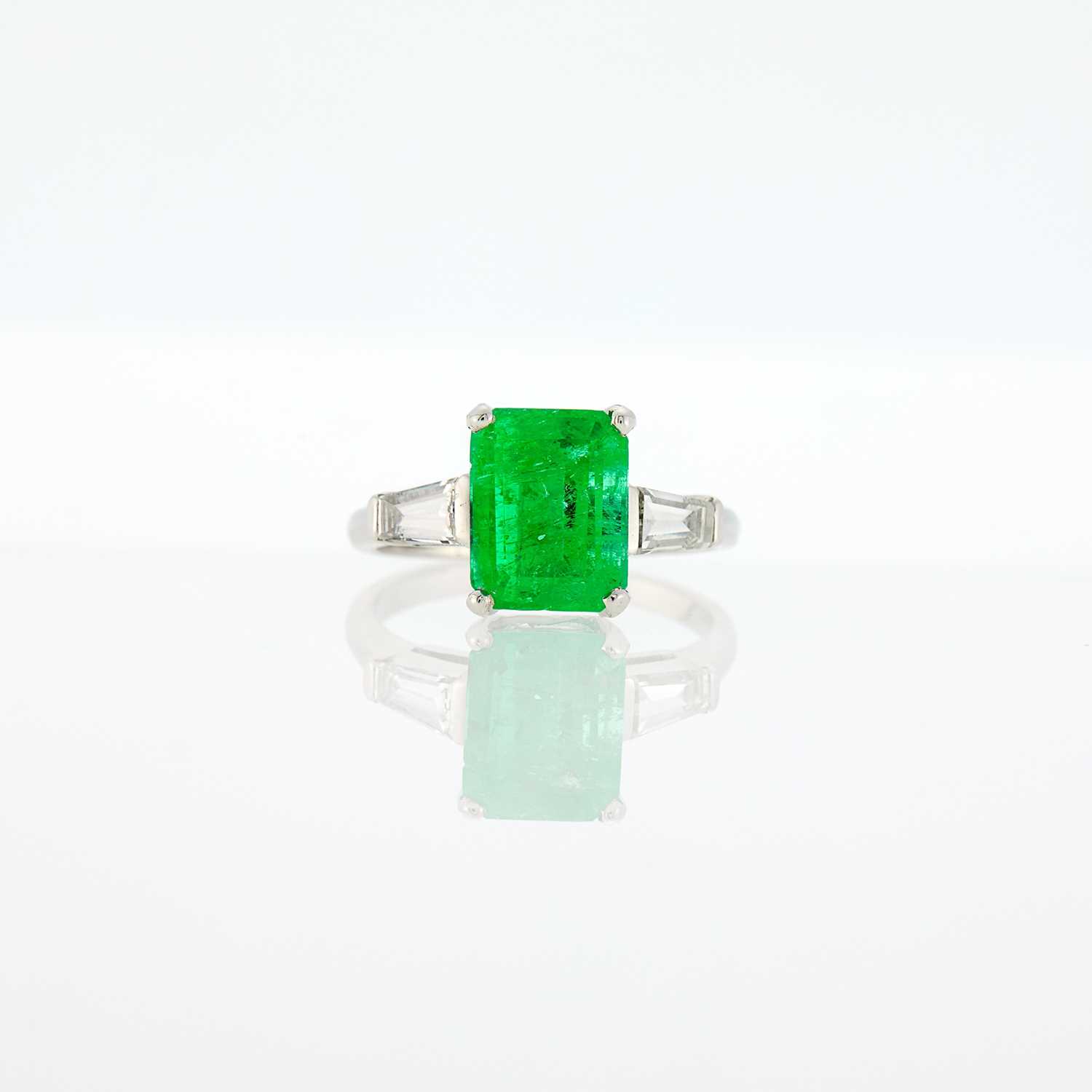Lot 1096 - Platinum, Emerald and Diamond Ring