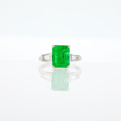 Lot 1096 - Platinum, Emerald and Diamond Ring