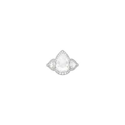 Lot 85 - Platinum and Diamond Ring