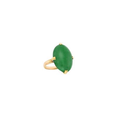 Lot 31 - Gold and Jade Ring