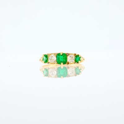 Lot 1185 - Antique Gold, Emerald and Diamond Ring