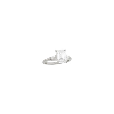 Lot 1138 - Platinum and Diamond Ring