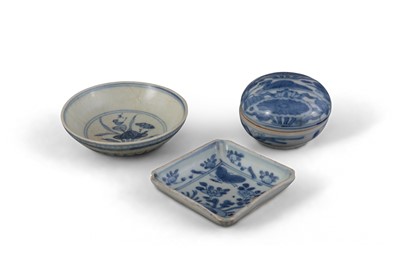 Lot 1083 - Three Chinese Blue and White Porcelain Articles