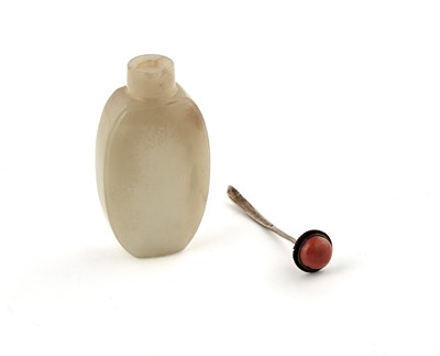 Lot 8 - A Chinese White Jade Snuff Bottle