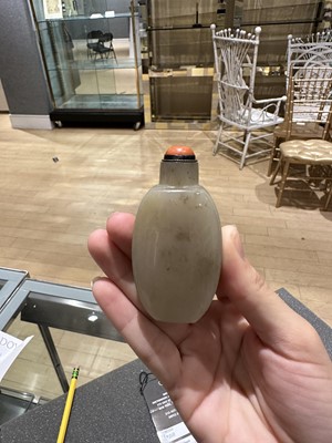 Lot 8 - A Chinese White Jade Snuff Bottle