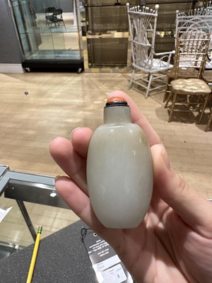 Lot 8 - A Chinese White Jade Snuff Bottle