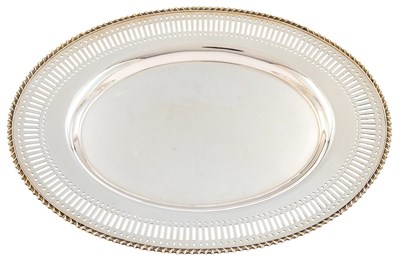 Lot 1157 - Towle Sterling Silver Dresser Tray