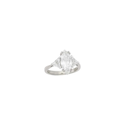 Lot 153 - White Gold and Diamond Ring