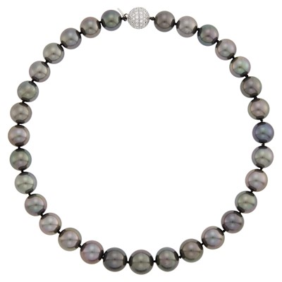 Lot 206 - Harry Winston Tahitian Gray Cultured Pearl Necklace with Platinum and Diamond Ball Clasp
