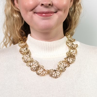 Lot 165 - Angela Cummings Gold 'Lily Pad Leaf' Necklace