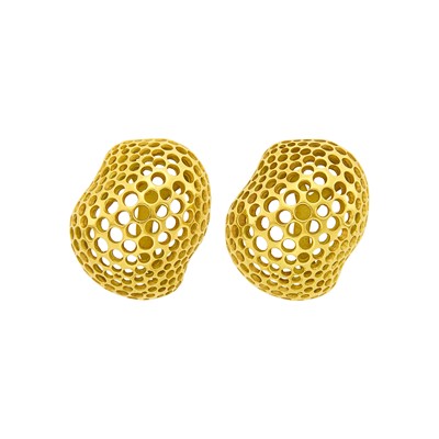Lot 152 - Angela Cummings Pair of Gold 'Honeycomb' Earrings