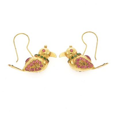 Lot 1121 - Pair of Indian Gold and Gem-Set Bird Pendant-Earrings