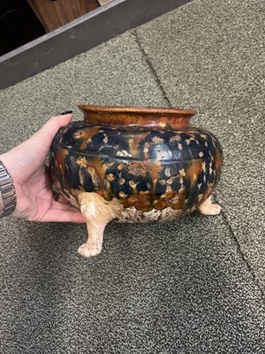 Lot 303 - A Chinese Blue-Splashed Sancai Glazed Pottery Jar