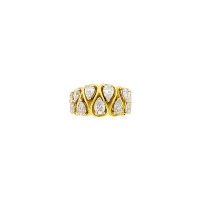 Lot 1055 - Gold and Diamond Ring