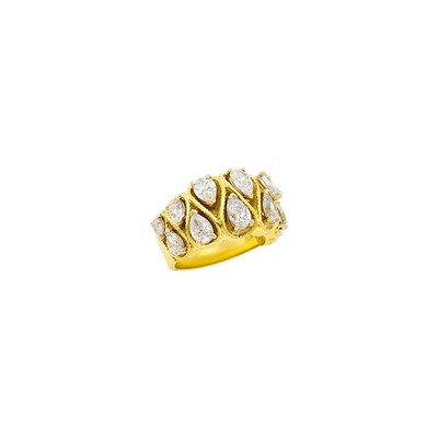 Lot 1055 - Gold and Diamond Ring
